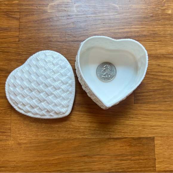 Tiffany & Co Vintage White Porcelain Heart-Shaped Trinket Box by Sybil Connolly - Picture 4 of 6